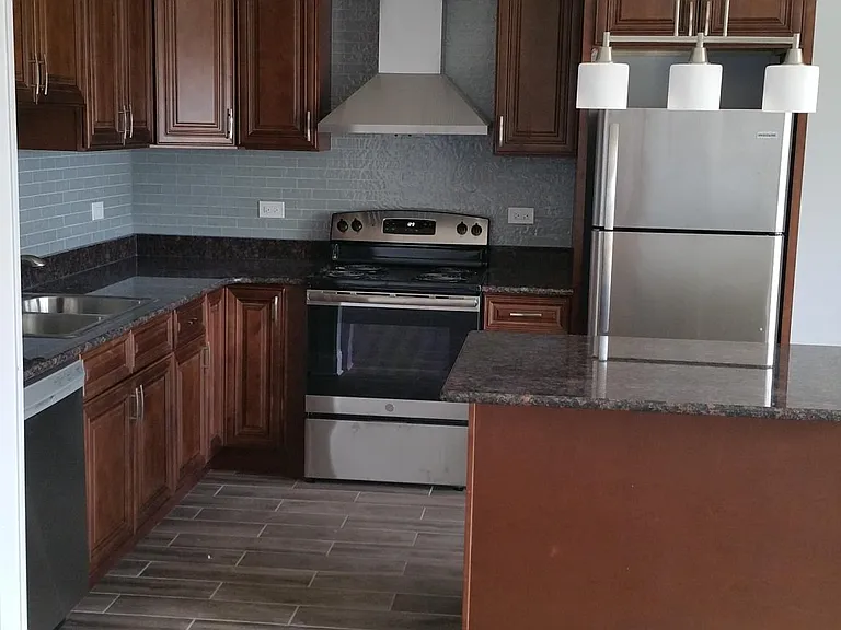 285 E Ct Of Shorewood — Photo 2