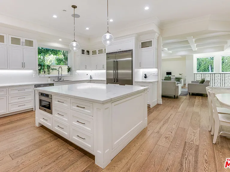 391 S Saltair Ave — Photo 14
