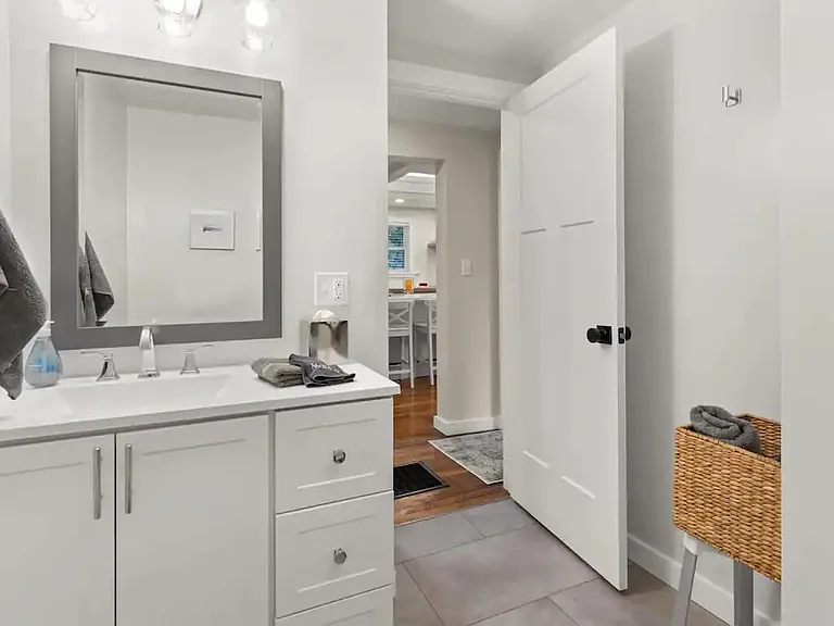 29 Versailles Ave — Photo 29