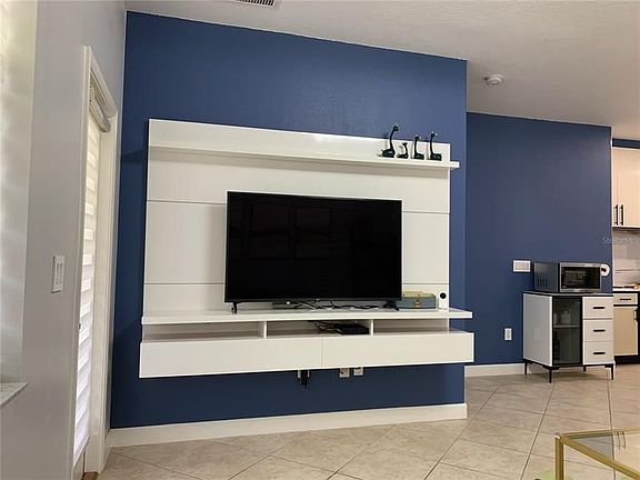 5th image of 914 Terra Vista St