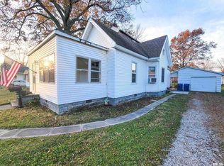227 E 6th St, Flora, IL 62839