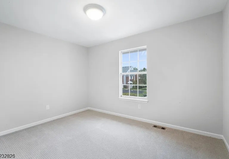 318 Main St — Photo 16
