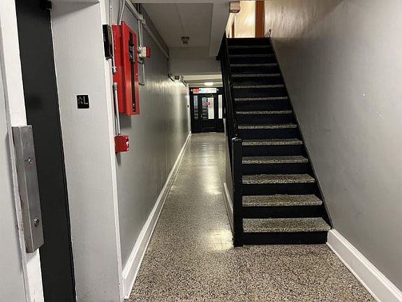 3rd image of 165 Vroom St APT 4E