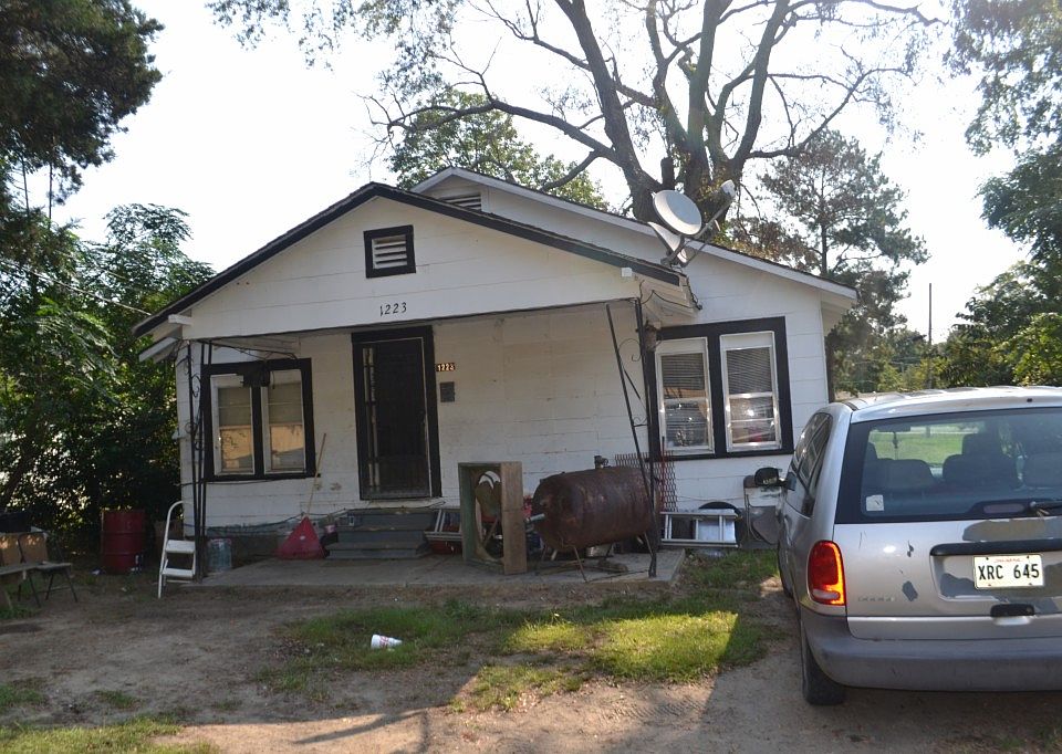 1st image of 1223 Gum St