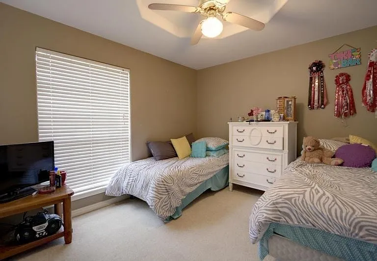 4510 Silver Hollow Dr — Photo 10