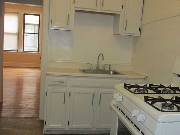 2nd image of 1024 E Hyde Park Blvd APT 2S