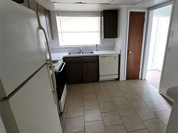 4th image of 7077 Balboa Dr