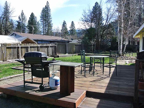 3rd image of 120 Sugarpine Dr