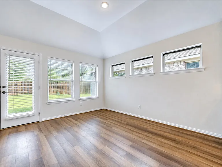 101 Sunray Creek Dr — Photo 10