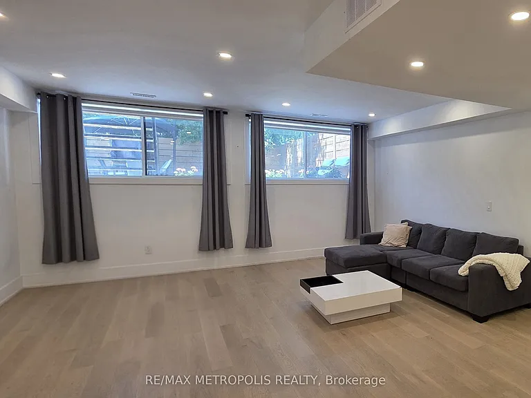 1218A Islington Ave #BASEMENT — Photo 3