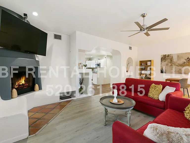 2319 E Helen St — Photo 13
