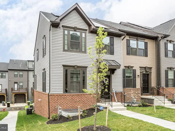 2052 Track Cir, Fredericksburg, VA 22401