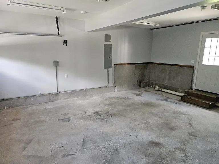 202 Falls Blvd — Photo 33