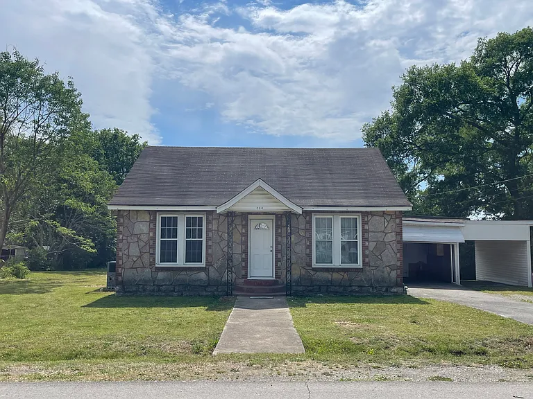 556 Victor Ave — Photo 1