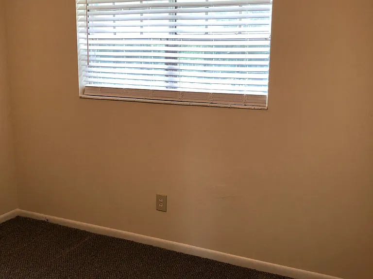 Town Creek Apartments — Photo 5