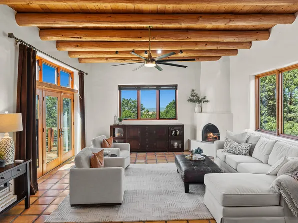 13 Arroyo Vis, Santa Fe, NM 87505