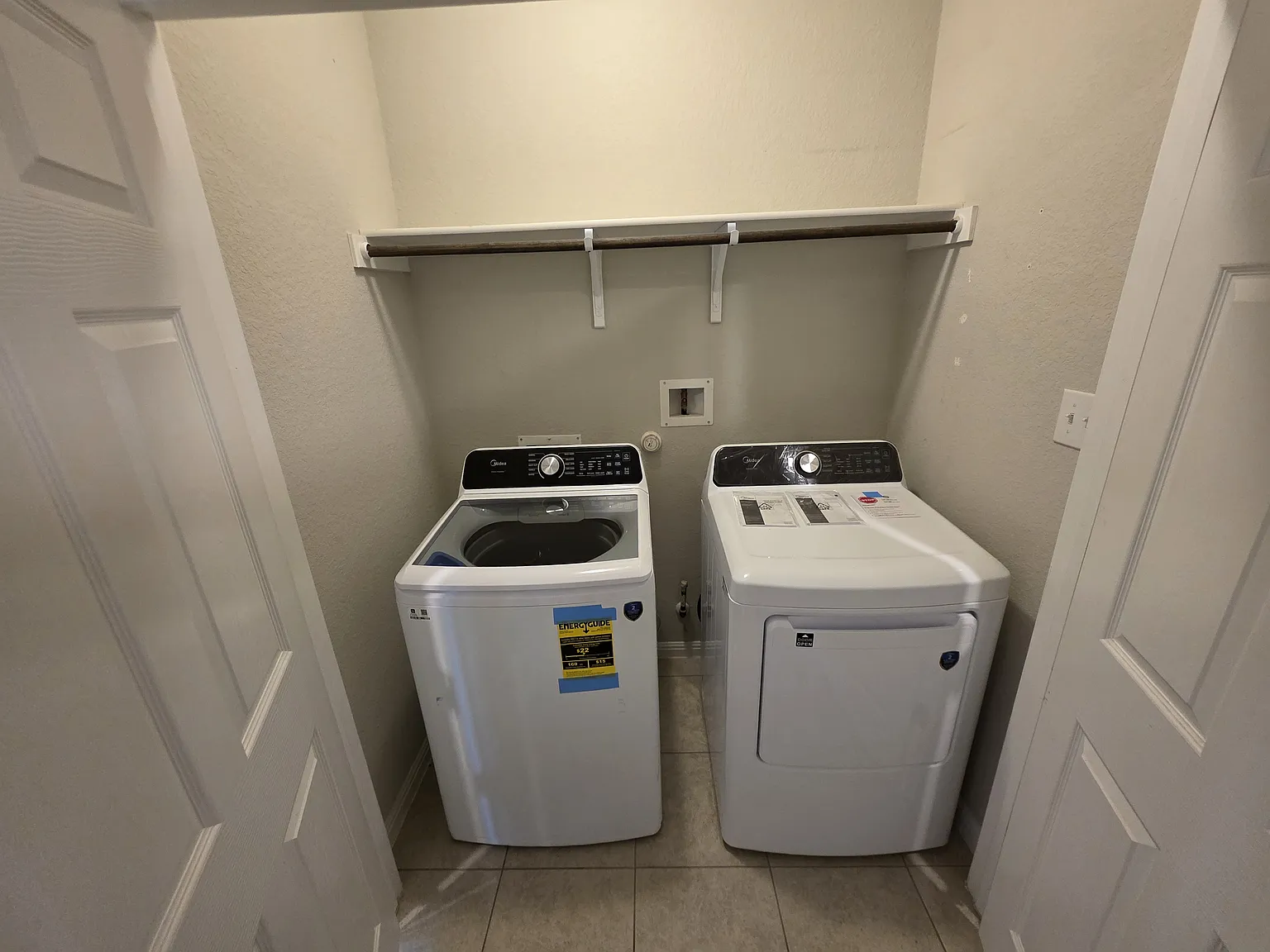 3 bed, 2.5 bath, 1886 sqft, $2,300 — Photo 3
