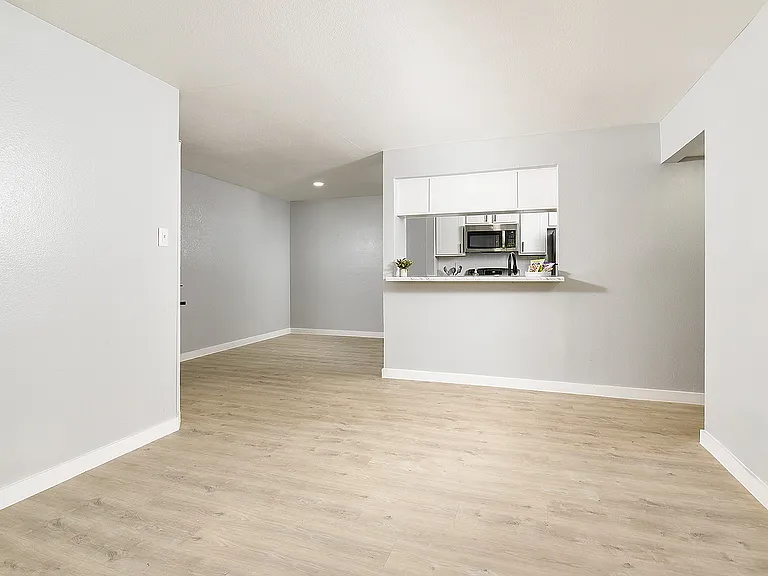 Stoneleigh Apartments — Photo 14