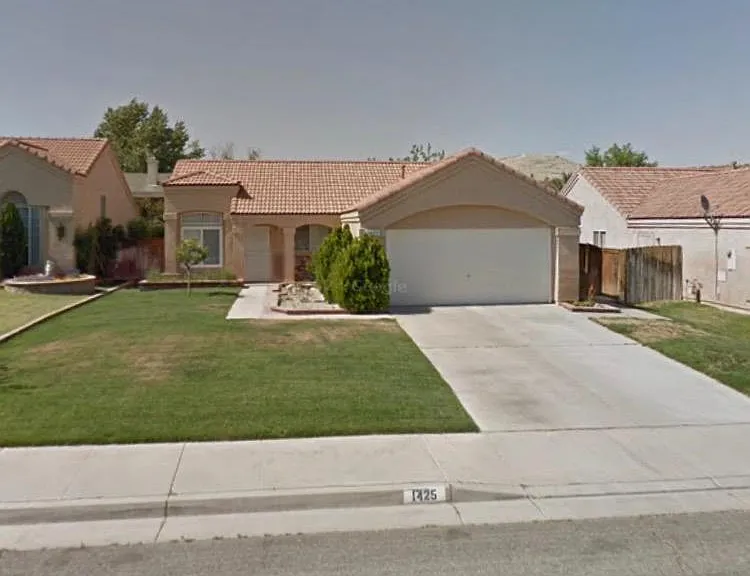 1425 Ridgecrest Ct — Photo 1