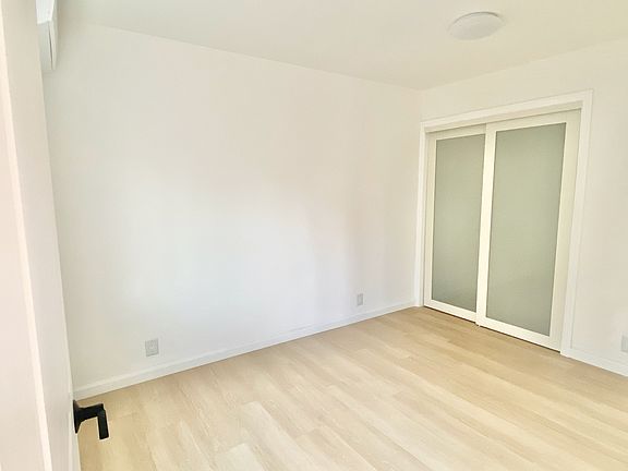 Bedroom (with closet)