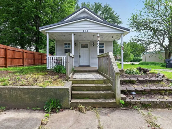 114 E Randolph St, Lapaz, IN 46537