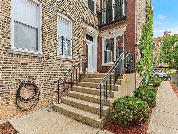 3rd image of 3309 W Dickens Ave APT A