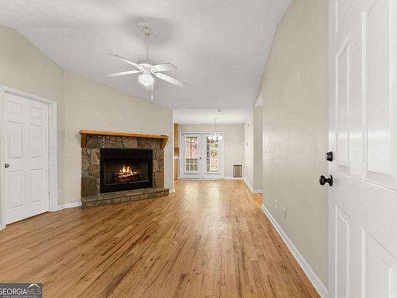 2nd image of 398 Gold Ridge Rd