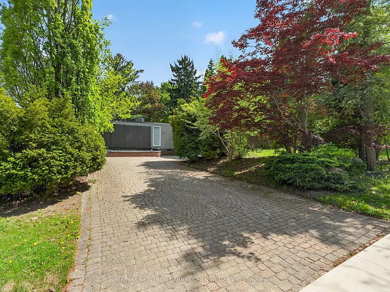 21 Tudor Gate — Photo 2