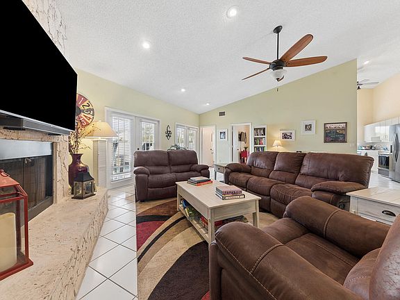 5th image of 237 NW 69th Street