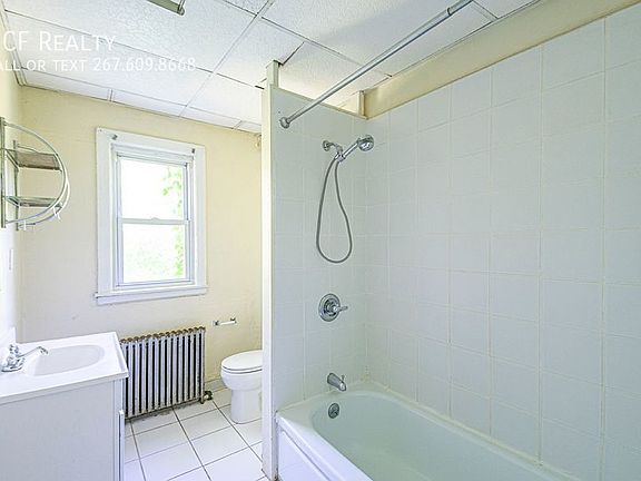 3rd image of 3719-21 Calumet St #2