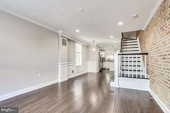 2nd image of 601 S East Ave