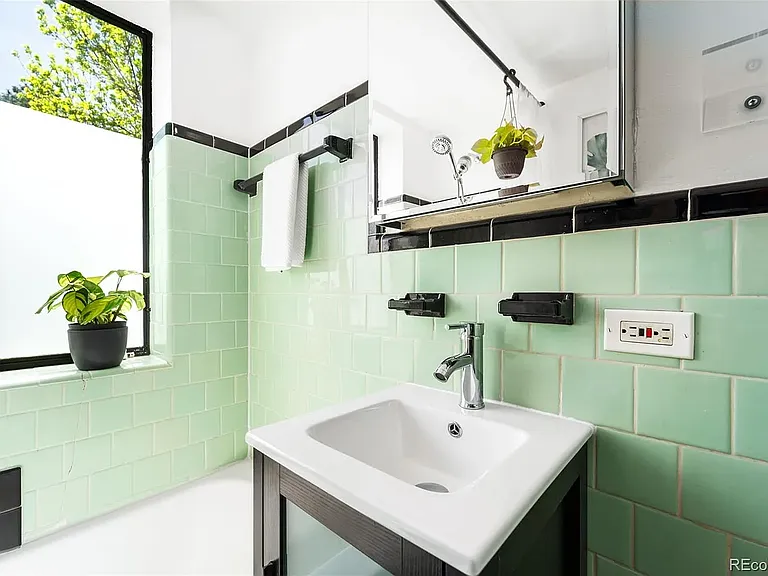 1160 N Birch St #22 — Photo 18