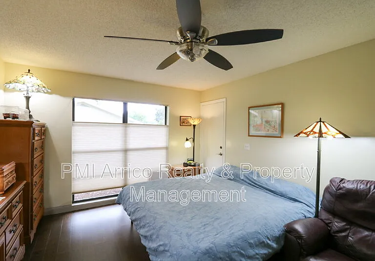 323 Knottwood Ct — Photo 17