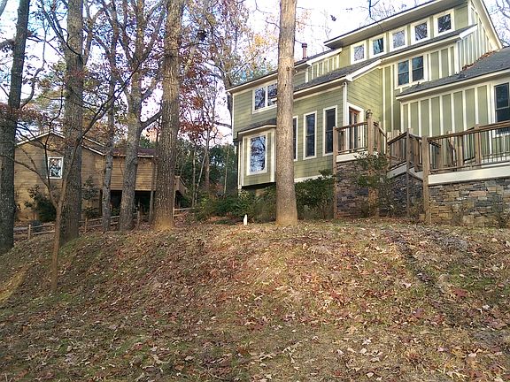 5th image of 595 Lakeshore Dr