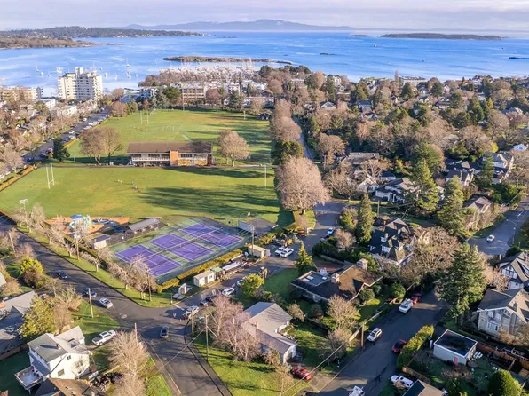 2409 Currie Rd, Oak Bay, BC V8S 3B5