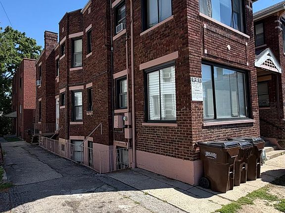5th image of 2072 Elm Ave