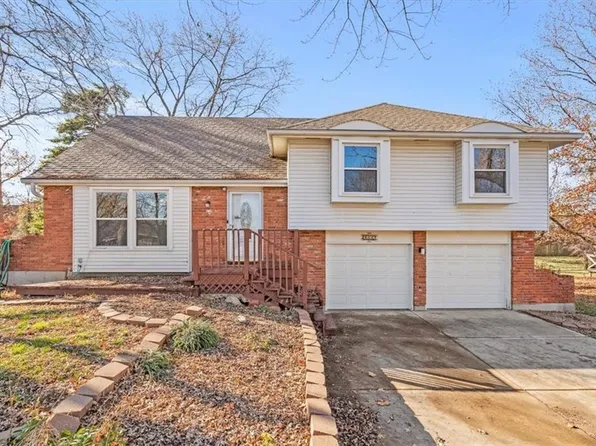 9332 Goddard St, Overland Park, KS 66214