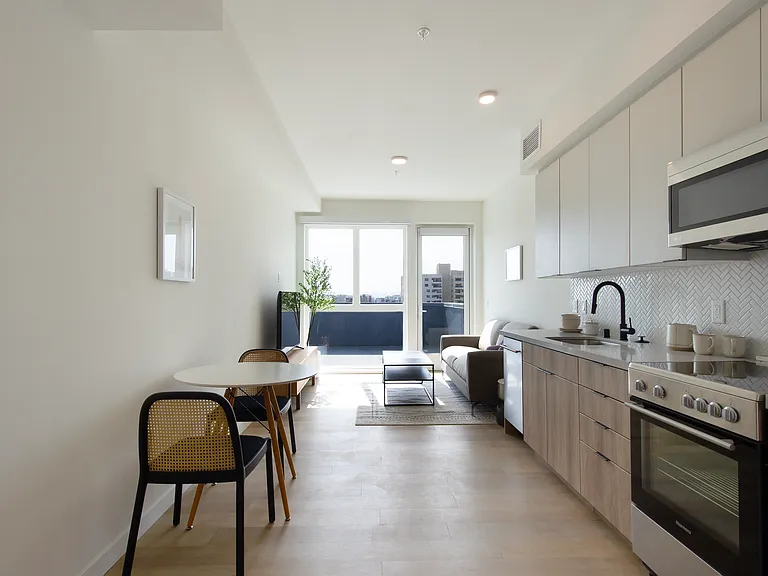 738 Normandie — Photo 1