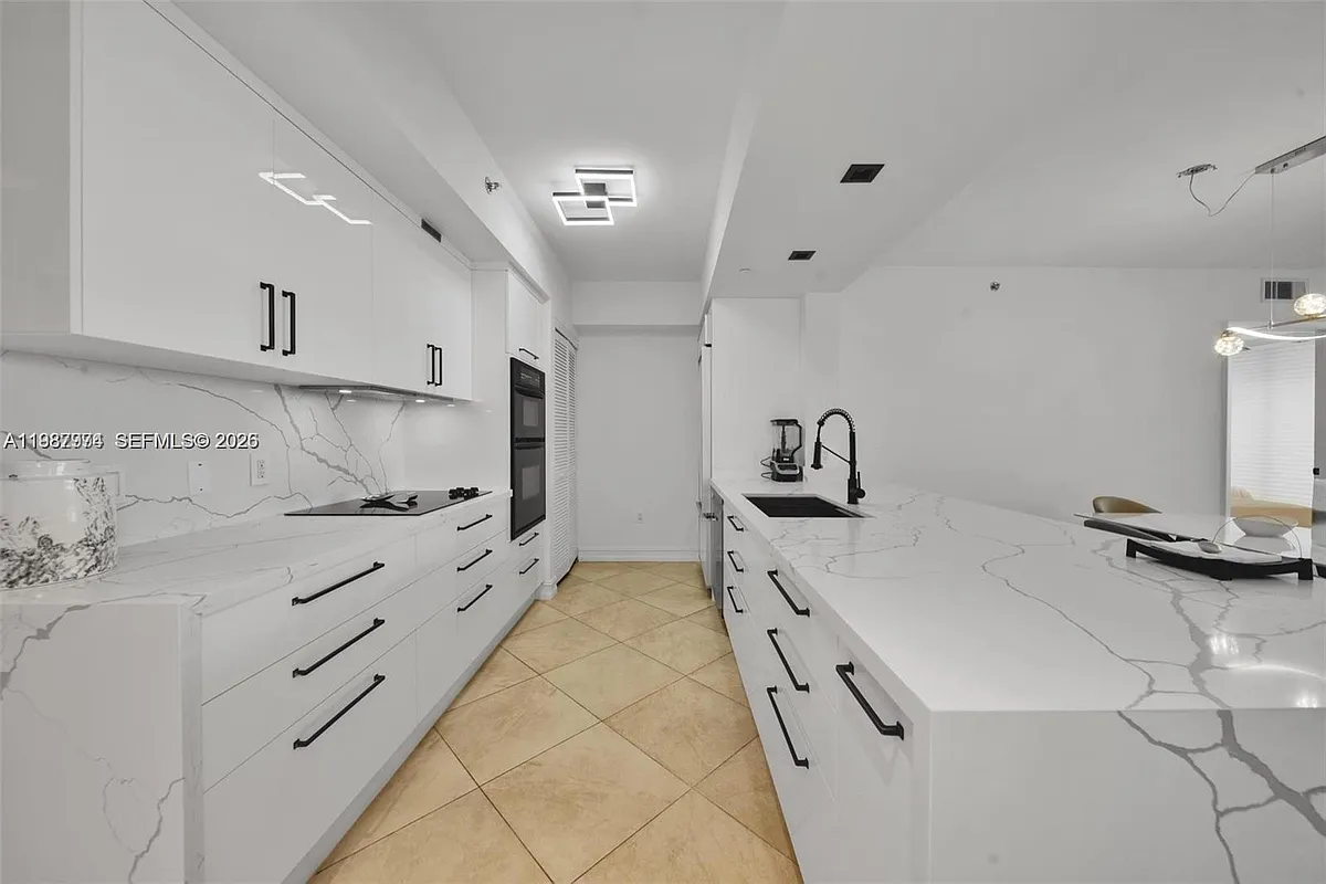 Building Photo - 1830 S Ocean Dr #4704