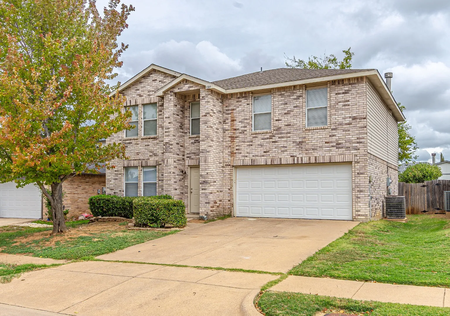 8749 Hunters Trl — Photo 1
