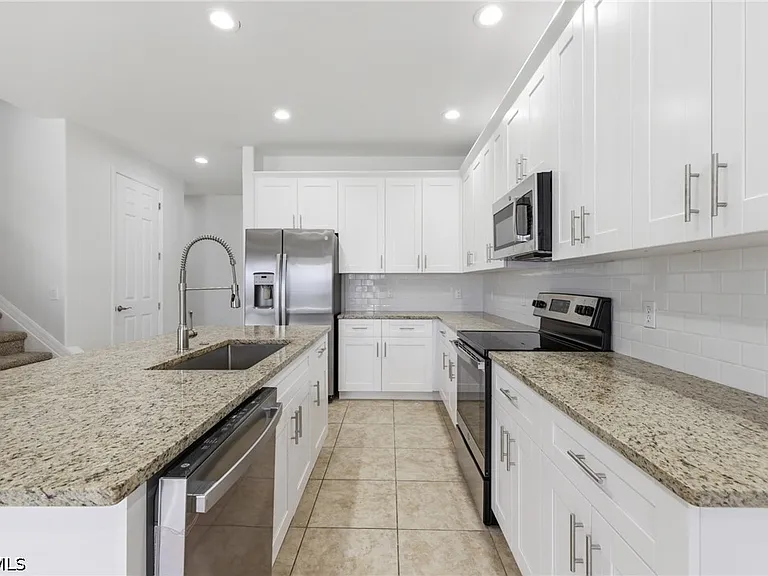 2639 Bellingham Ct — Photo 12