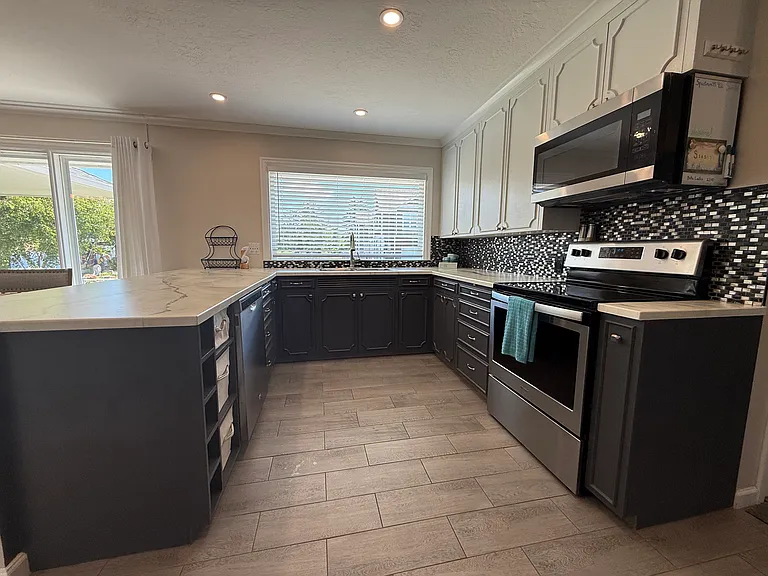 2350 S Edgewood St — Photo 10
