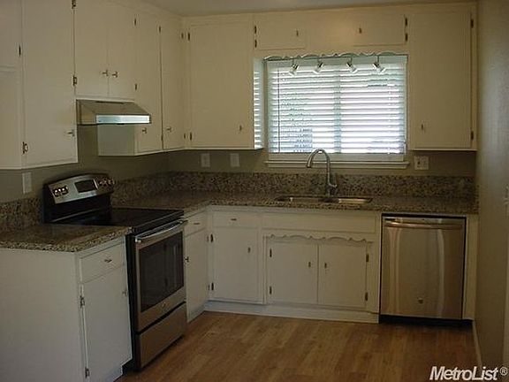 3rd image of 4100 Greenview Dr