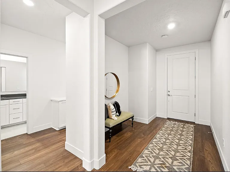 5368 S Snowden Ave — Photo 7