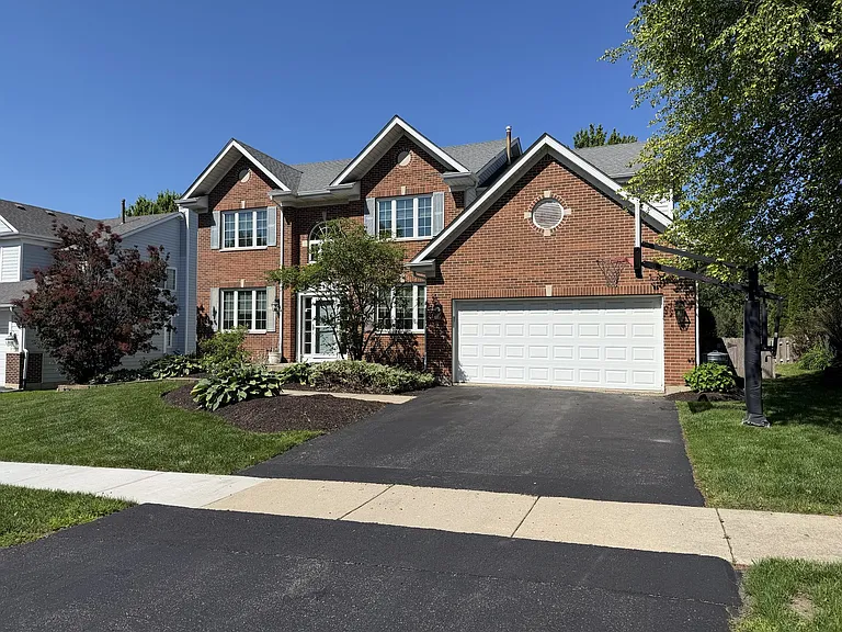 575 Capital Ln — Photo 3