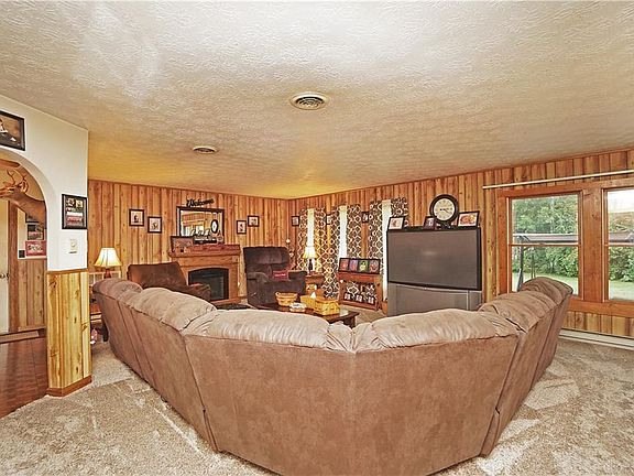 4th image of 573 Robindale Dr
