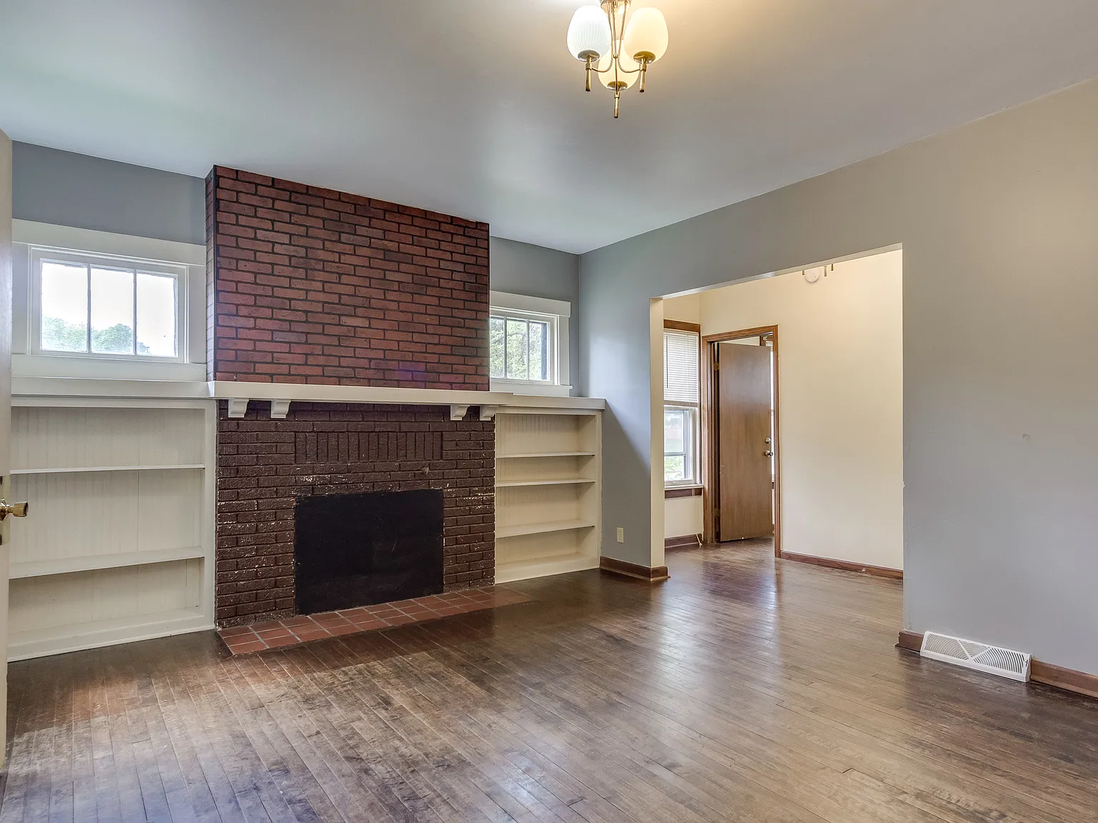 305 Washington Street - B — Photo 1