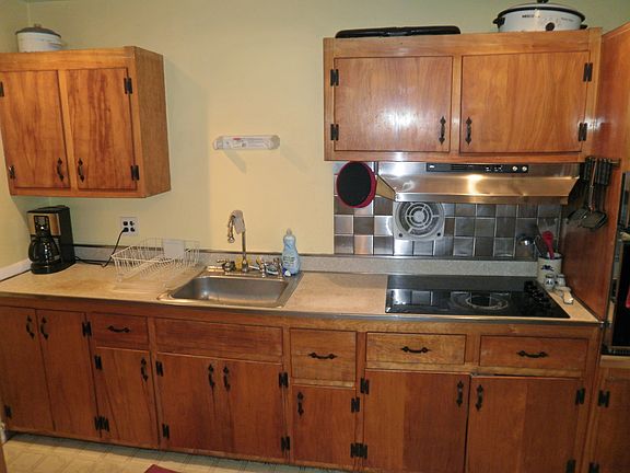 All appliances included in eat in kitchen