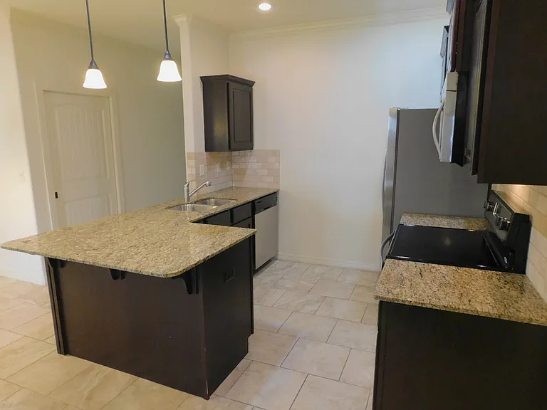 2632 N Arroyo Ave — Photo 3