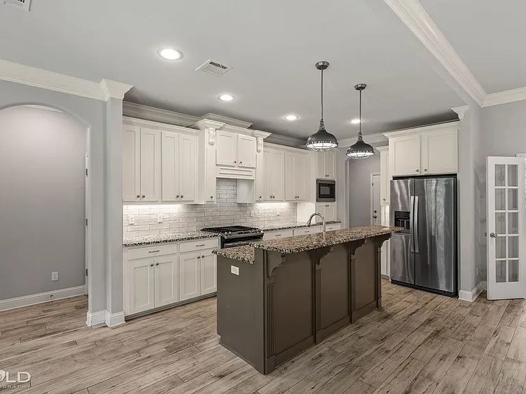 302 Oscar Cir — Photo 30